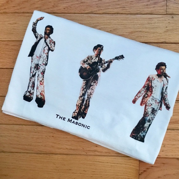 Harry Styles SAN FRANCISCO hs on tour shirt - Picture 2 of 3